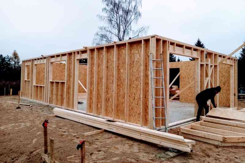 budowa domu z drewna